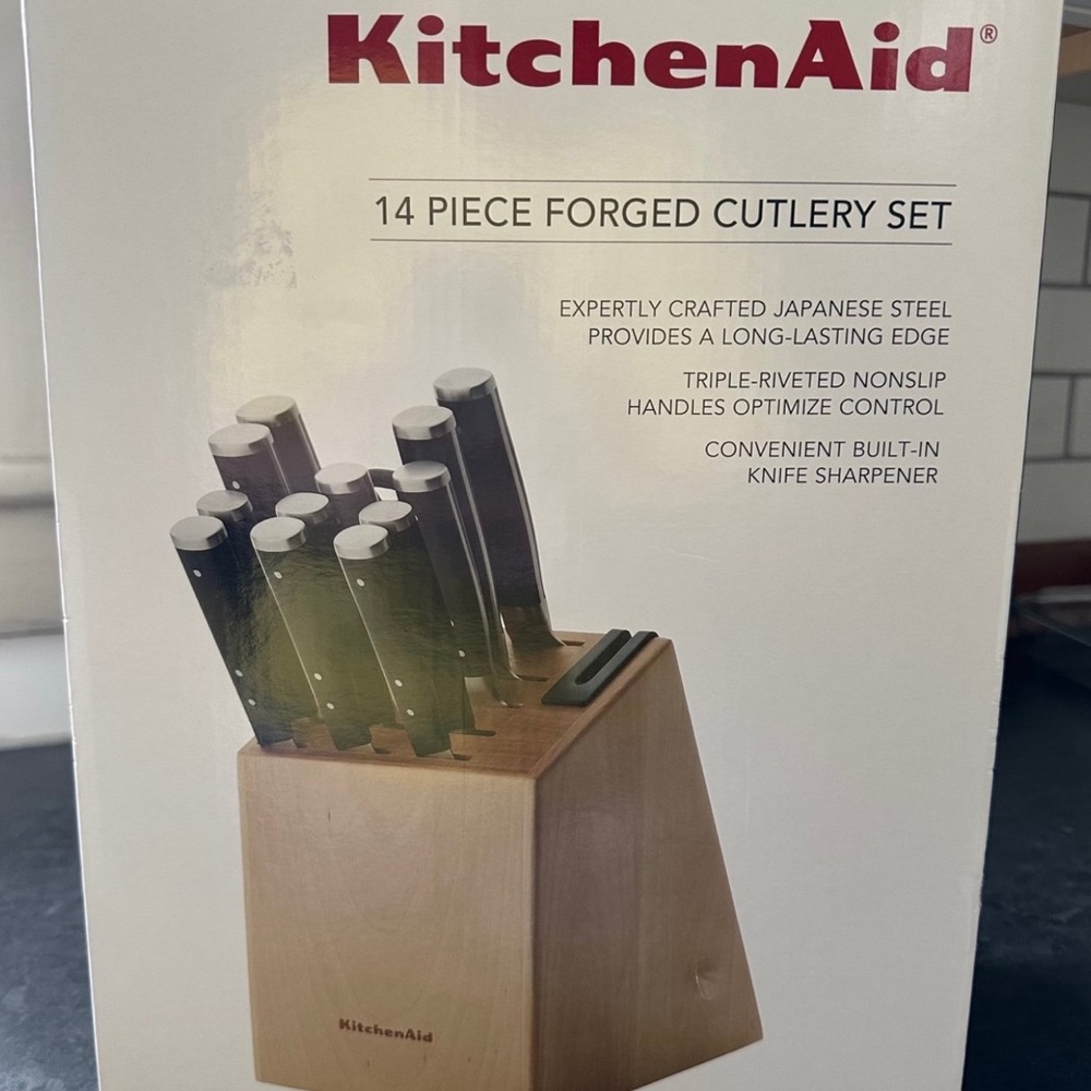 KitchenAid Black and Silver Knives for Modern Culinary Spaces